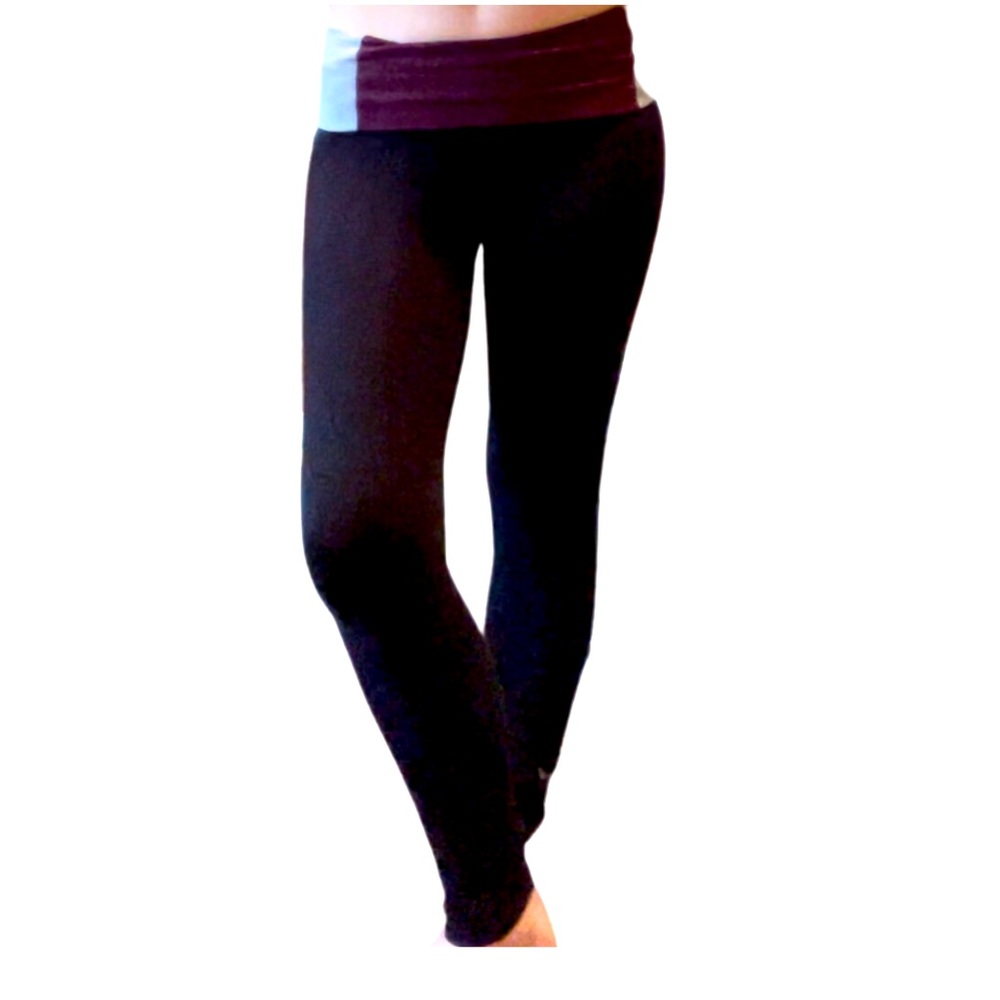 PINK  VS bundle of 4 - 3 sports bras like new  fold over waist leggings XS